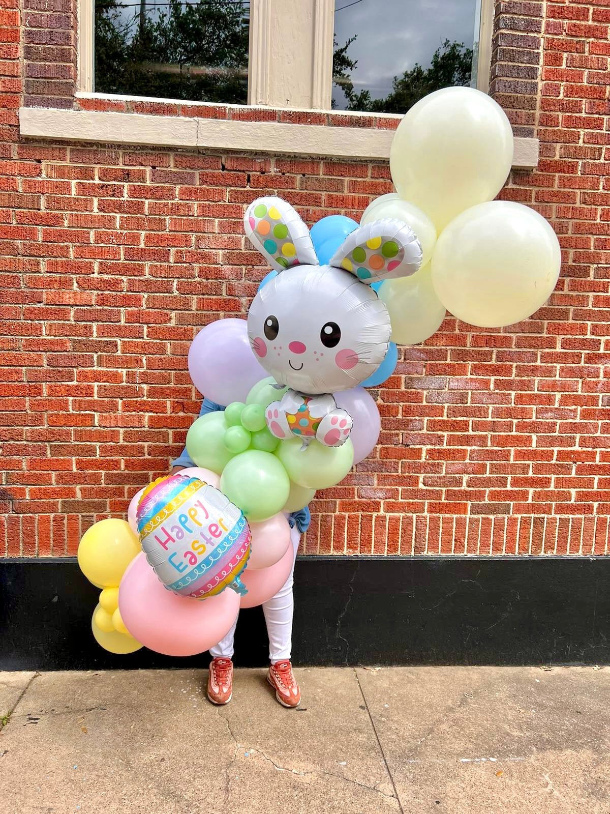 Easter Themed Grab and Go Balloon Garland - PaperGeenius